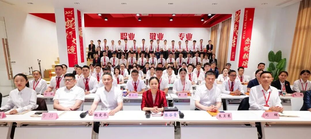 进博聚势，龙行赋能！进口博览会倒计时8天！诚邀全国政府园区领导莅临上海东方龙商务集团总部考察交流